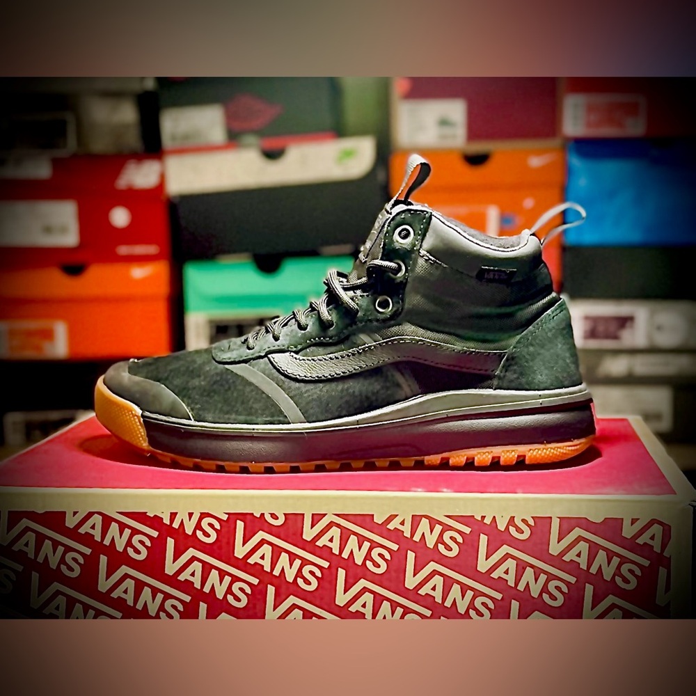 VANS UltraRange Hi DL MTE ALL Weather Black Gum Men's Size 7.5 Women's 9 NIB